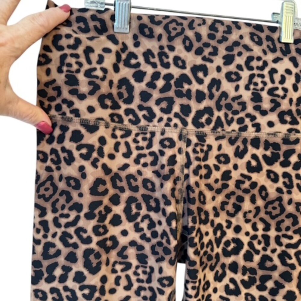 NWT  MOISTURE WICKING  CASUAL/ATHLETIC/ATHLEISURE LEGGINGS MEDIUM   #2 - Picture 3 of 7